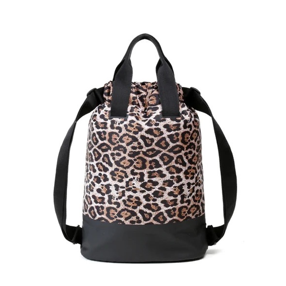 VOORAY Flex Cinch Backpack | Leopard Print - Picture 4 of 6